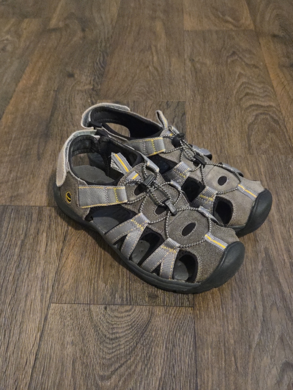 KHOMBU Men's Blue Shark Leather Sandals. Size 9
